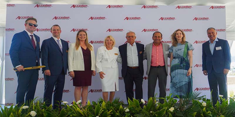 Negocios: Periodista Manuel Flores