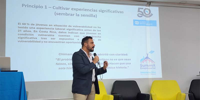 Noticias: Periodista Manuel Flores