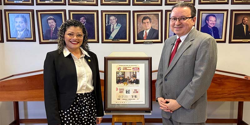 Noticias: Periodista Manuel Flores