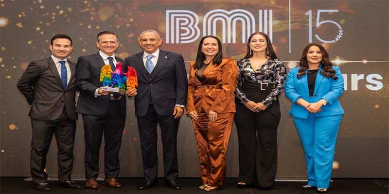 Negocios: Periodista Manuel Flores