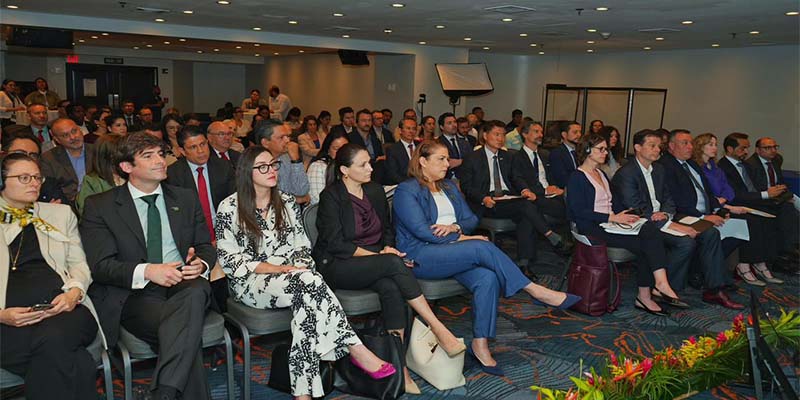 Negocios: Periodista Manuel Flores