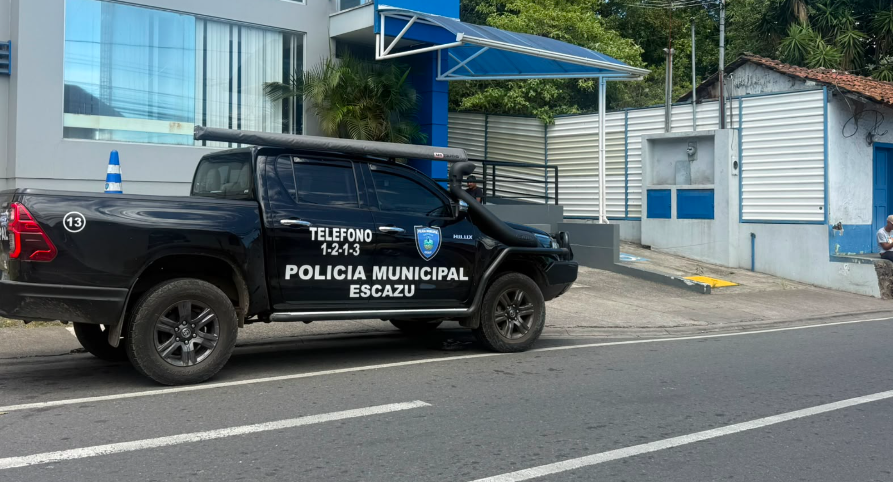 Noticias: Periodista Manuel Flores