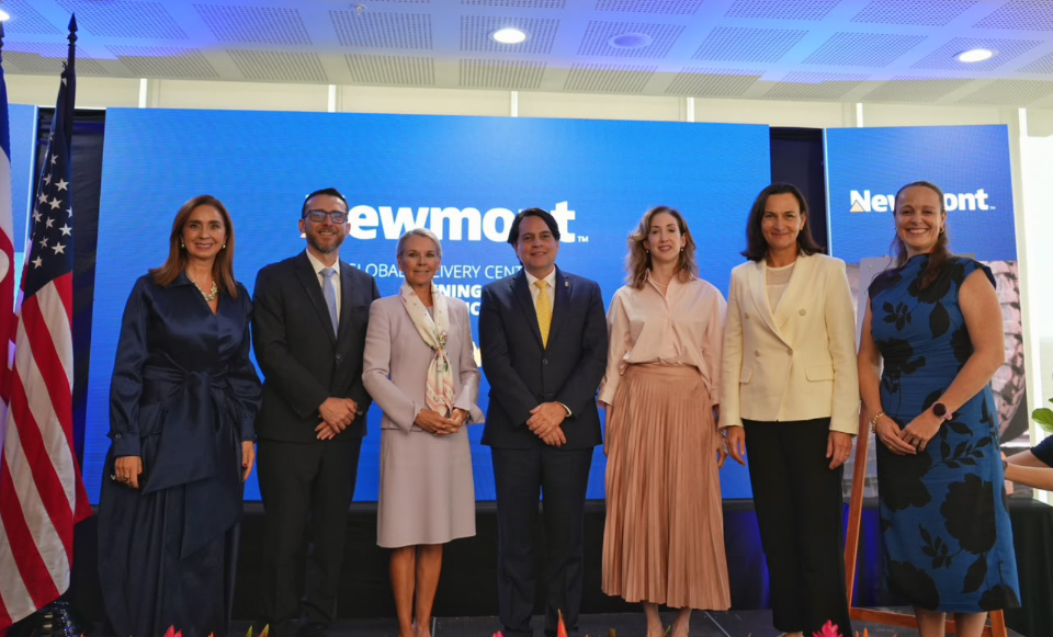 Negocios: Periodista Manuel Flores