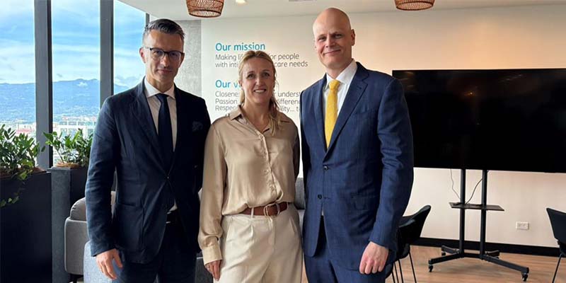 Negocios: Periodista Manuel Flores