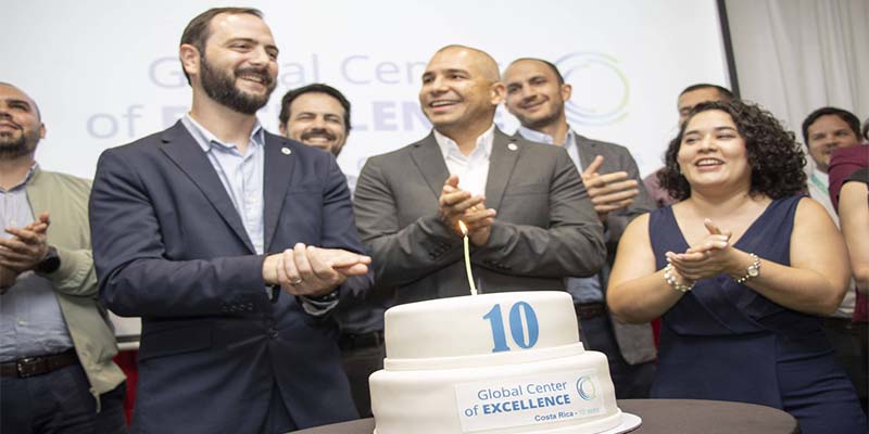 Negocios: Periodista Manuel Flores