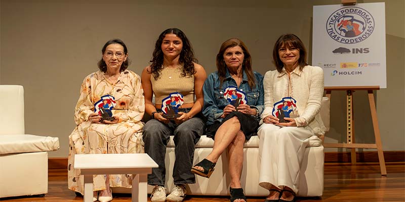 Noticias: Periodista Manuel Flores