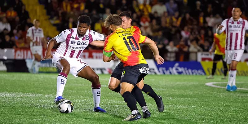 Deportes: Periodista Manuel Flores