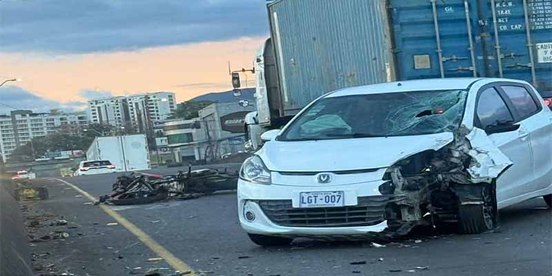 Noticias: Periodista Manuel Flores