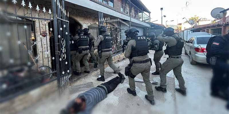 Noticias: Periodista Manuel Flores