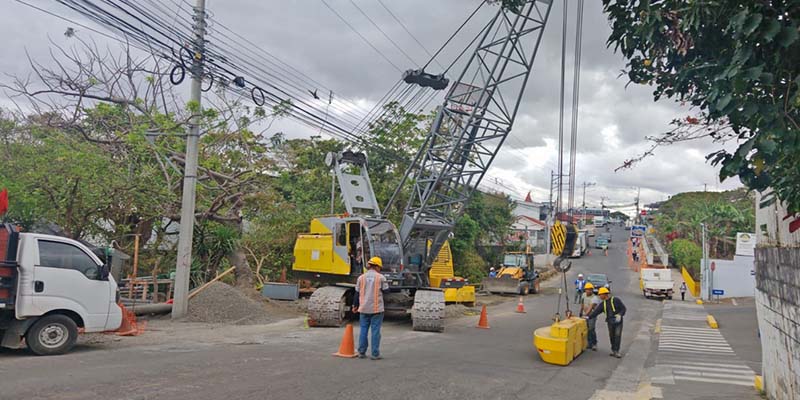 Noticias: Periodista Manuel Flores