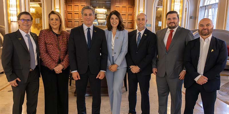 Negocios: Periodista Manuel Flores