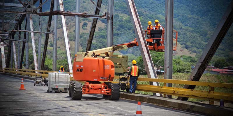 Noticias: Periodista Manuel Flores