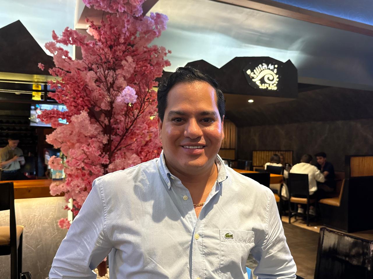 Negocios: Periodista Manuel Flores