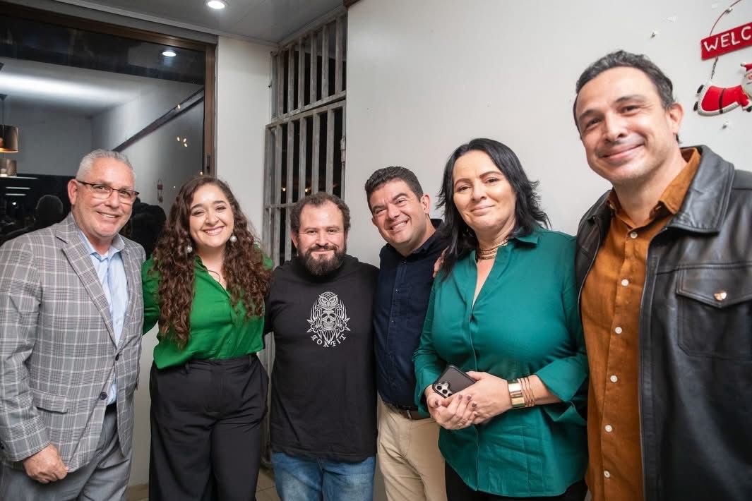 Noticias: Periodista Manuel Flores