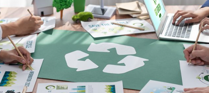 Negocios: Periodista Manuel Flores